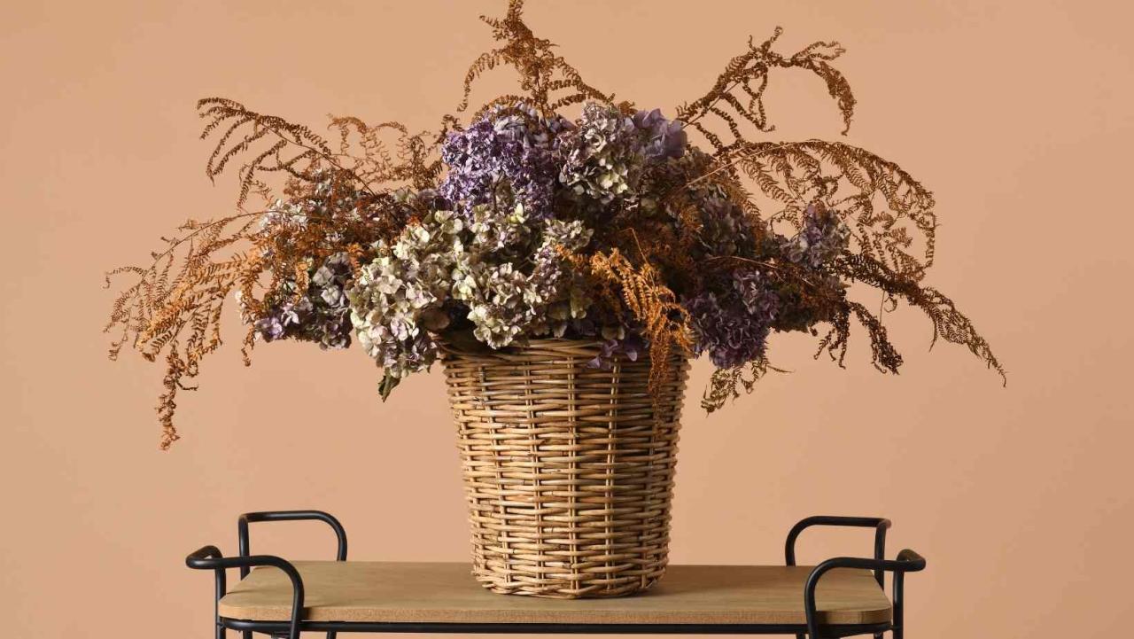 Dried flower decor items