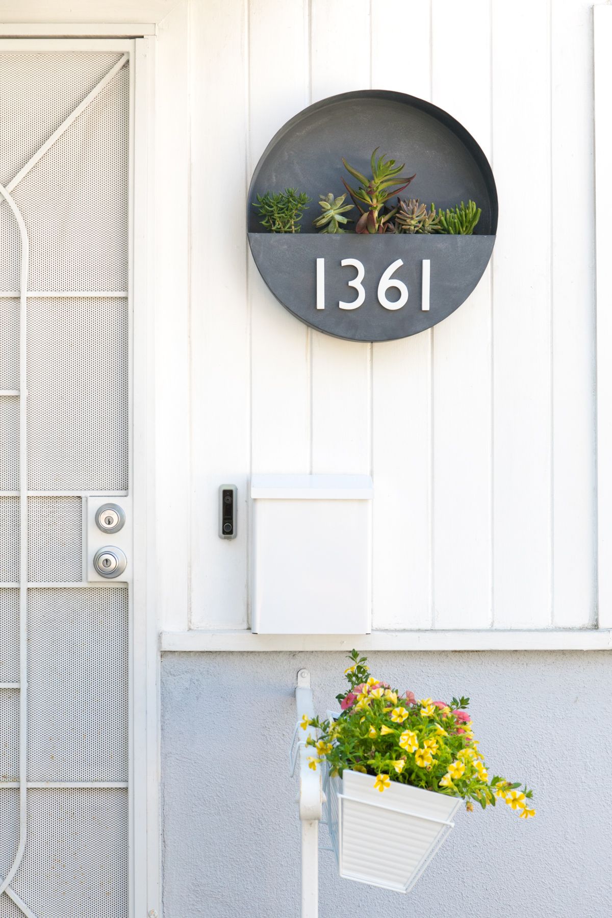 House-number-planter-diy