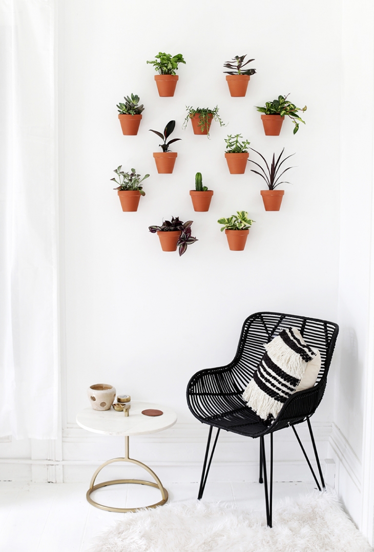 Terracota-pots-planter-wall